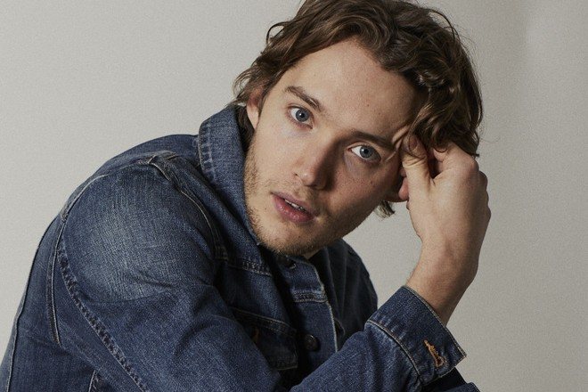 Актер Тоби Регбо