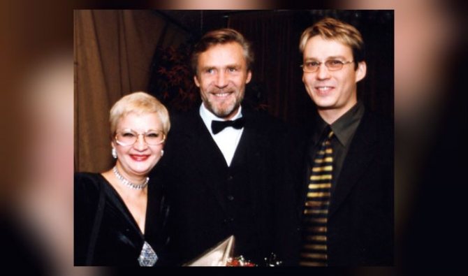 Александр Михайлов с первой женой и сыном