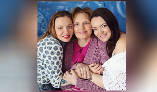 Марина Орлова с мамой и сестрой