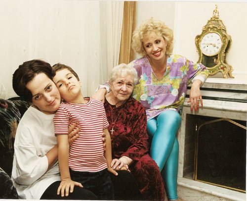 На фото: Ирина Аллегрова с мамой, дочерью и внуком