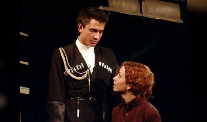 Павел Прилучный в спектакле «Дни Турбиных»