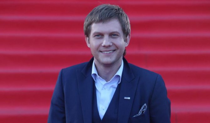 С самых юных лет Борис Корчевников был связан со сценой