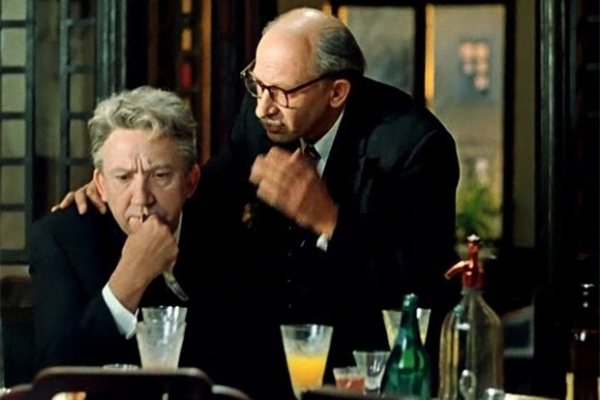 Спустя пять лет после картины «Берегись автомобиля» Евгений Евстигнеев сыграл ещё в одной комедии Рязанова. Актёр здесь исполнил роль инженера Валентина Воробьёва, который решил похитить картину Рембрандта ради того, чтобы его друг, которого сыграл Юрий Н