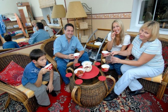 Вторая жена подарила певцу дочь Айю и сына Султана