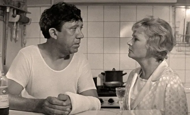 Юрий Никулин и Нина Гребешкова в фильме «Бриллиантовая рука»